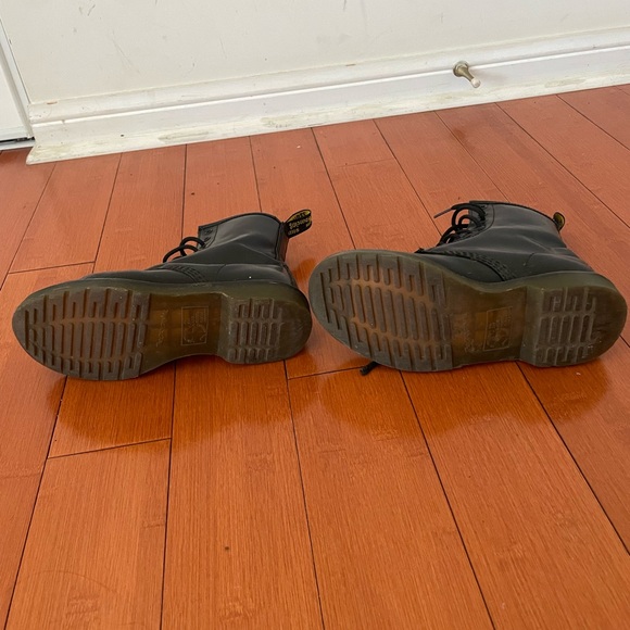 Doc Martens 1460 WOMEN'S SMOOTH LEATHER LACE UP BOOTS

size US women’s 5, UK 3 - Picture 6 of 7